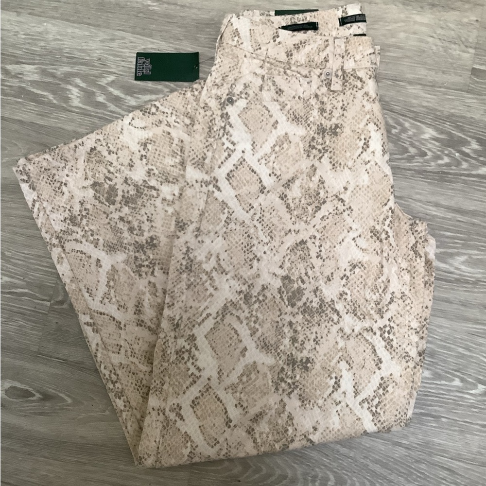 Low-Rise Baggy Jeans feature a trendy snakeskin pattern